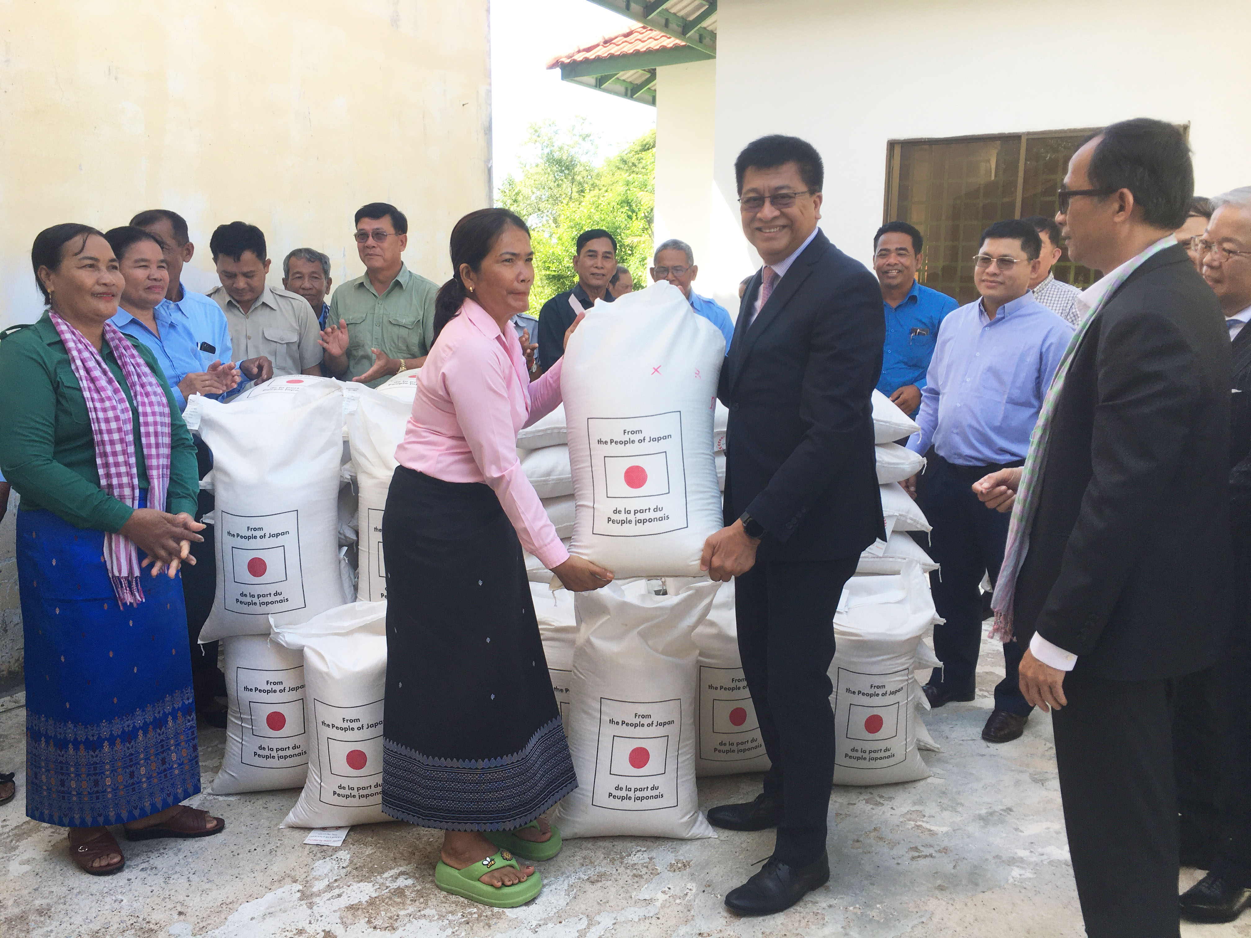 The APTERR rice donated by Japan reached over 40,000 people in Cambodia 